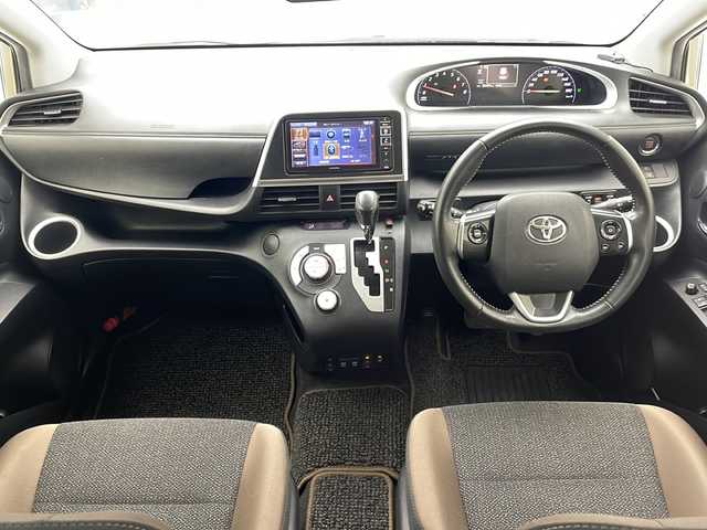 トヨタ シエンタ G 沖縄県 2020(令2)年 5.9万km ベージュ 禁煙車　/アルパインナビ/（ＡＭ／ＦＭ／ＣＤ／ＤＶＤ／Bluetooth／フルセグTV）/トヨタセーフティセンス　/パノラミックビューモニター/前後ドライブレコーダー【ZDR025】　/ビルトインＥＴＣ　/フリップダウンモニター【ALPINE】/両側パワースライドドア　/シートヒーター/革巻きステアリング/プッシュスタート/スマートキー/スペアキー/純正フロアマット/クリアランスソナー/盗難防止装置/横滑り防止装置