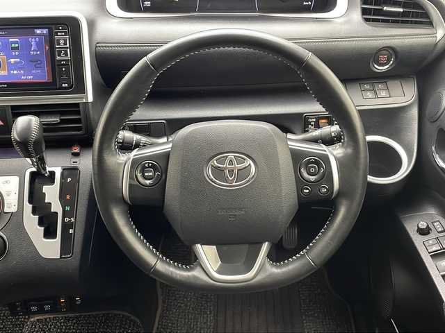 トヨタ シエンタ G 沖縄県 2020(令2)年 5.9万km ベージュ 禁煙車　/アルパインナビ/（ＡＭ／ＦＭ／ＣＤ／ＤＶＤ／Bluetooth／フルセグTV）/トヨタセーフティセンス　/パノラミックビューモニター/前後ドライブレコーダー【ZDR025】　/ビルトインＥＴＣ　/フリップダウンモニター【ALPINE】/両側パワースライドドア　/シートヒーター/革巻きステアリング/プッシュスタート/スマートキー/スペアキー/純正フロアマット/クリアランスソナー/盗難防止装置/横滑り防止装置