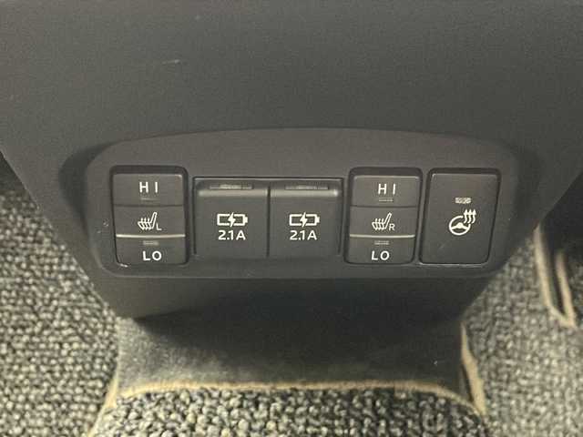 トヨタ シエンタ G 沖縄県 2020(令2)年 5.9万km ベージュ 禁煙車　/アルパインナビ/（ＡＭ／ＦＭ／ＣＤ／ＤＶＤ／Bluetooth／フルセグTV）/トヨタセーフティセンス　/パノラミックビューモニター/前後ドライブレコーダー【ZDR025】　/ビルトインＥＴＣ　/フリップダウンモニター【ALPINE】/両側パワースライドドア　/シートヒーター/革巻きステアリング/プッシュスタート/スマートキー/スペアキー/純正フロアマット/クリアランスソナー/盗難防止装置/横滑り防止装置