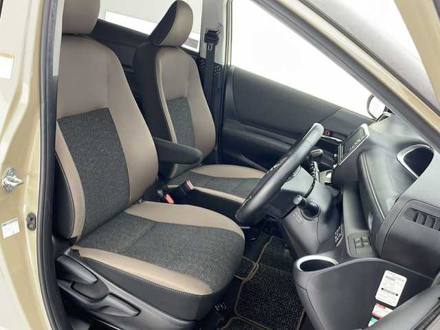 トヨタ シエンタ G 沖縄県 2020(令2)年 5.9万km ベージュ 禁煙車　/アルパインナビ/（ＡＭ／ＦＭ／ＣＤ／ＤＶＤ／Bluetooth／フルセグTV）/トヨタセーフティセンス　/パノラミックビューモニター/前後ドライブレコーダー【ZDR025】　/ビルトインＥＴＣ　/フリップダウンモニター【ALPINE】/両側パワースライドドア　/シートヒーター/革巻きステアリング/プッシュスタート/スマートキー/スペアキー/純正フロアマット/クリアランスソナー/盗難防止装置/横滑り防止装置