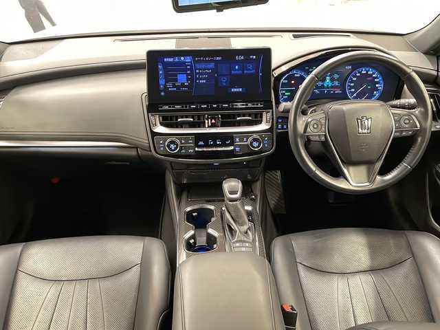 トヨタ クラウン ハイブリッド RS アドバンス 岐阜県 2020(令2)年 6.7万km プレシャスホワイトパール トヨタセーフティセンス/レーダークルーズコントロール(全車速追従機能付き)/ブラインドスポットモニター/レーントレーシングアシスト/先行車発進告知機能/ヘッドアップディスプレイ/ロードサインアシスト/アダプティブハイビームシステム/インテリジェントクリアランスソナー/純正12.3インチナビ/パノラミックビューモニター/フルセグTV/Bluetooth/DVD/Miracast/デジタルインナーミラー/リアクロストラフィックブレーキ（後方接近車両）/パーキングサポートブレーキ（静止物）/リアコンフォートパッケージ/リア電動サンシェード/全席パワーシート/全席シートヒーター/ベンチレーション/シートメモリ/ステアリングヒーター/電子パーキング/ブラックレザーシート/前後ドライブレコーダー/ビルトインETC/カードキー/保証書