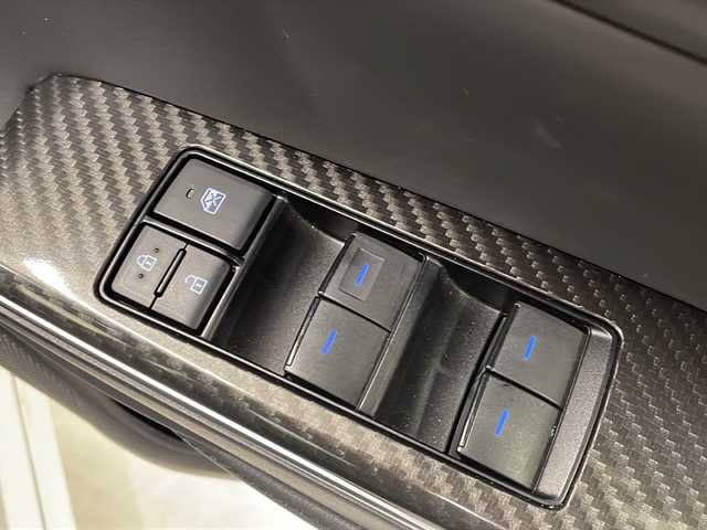 トヨタ クラウン ハイブリッド RS アドバンス 岐阜県 2020(令2)年 6.7万km プレシャスホワイトパール トヨタセーフティセンス/レーダークルーズコントロール(全車速追従機能付き)/ブラインドスポットモニター/レーントレーシングアシスト/先行車発進告知機能/ヘッドアップディスプレイ/ロードサインアシスト/アダプティブハイビームシステム/インテリジェントクリアランスソナー/純正12.3インチナビ/パノラミックビューモニター/フルセグTV/Bluetooth/DVD/Miracast/デジタルインナーミラー/リアクロストラフィックブレーキ（後方接近車両）/パーキングサポートブレーキ（静止物）/リアコンフォートパッケージ/リア電動サンシェード/全席パワーシート/全席シートヒーター/ベンチレーション/シートメモリ/ステアリングヒーター/電子パーキング/ブラックレザーシート/前後ドライブレコーダー/ビルトインETC/カードキー/保証書