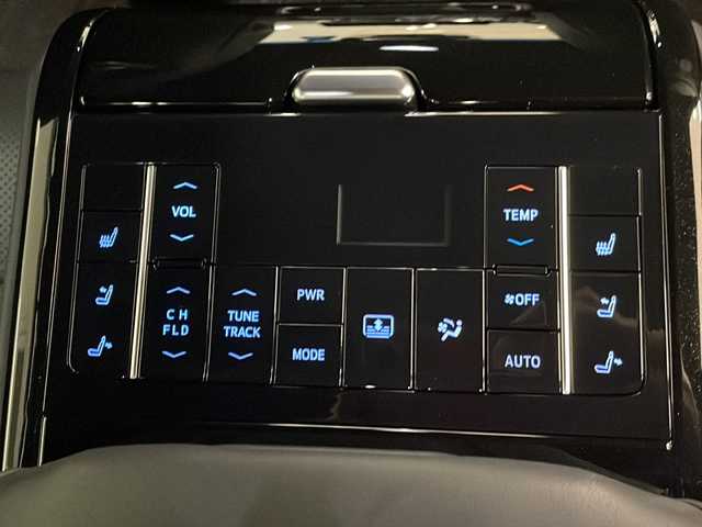 トヨタ クラウン ハイブリッド RS アドバンス 岐阜県 2020(令2)年 6.7万km プレシャスホワイトパール トヨタセーフティセンス/レーダークルーズコントロール(全車速追従機能付き)/ブラインドスポットモニター/レーントレーシングアシスト/先行車発進告知機能/ヘッドアップディスプレイ/ロードサインアシスト/アダプティブハイビームシステム/インテリジェントクリアランスソナー/純正12.3インチナビ/パノラミックビューモニター/フルセグTV/Bluetooth/DVD/Miracast/デジタルインナーミラー/リアクロストラフィックブレーキ（後方接近車両）/パーキングサポートブレーキ（静止物）/リアコンフォートパッケージ/リア電動サンシェード/全席パワーシート/全席シートヒーター/ベンチレーション/シートメモリ/ステアリングヒーター/電子パーキング/ブラックレザーシート/前後ドライブレコーダー/ビルトインETC/カードキー/保証書