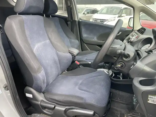 ホンダ フィット G 新潟県 2011(平23)年 7.8万km アラバスターシルバーメタリック CDプレーヤー/ドアバイザー/ETC/純正フロアマット/ECON/レベライザー/電動格納ドアミラー