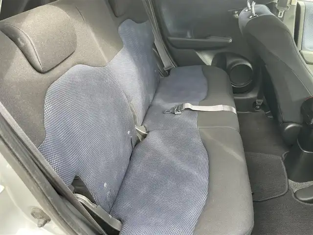 ホンダ フィット G 新潟県 2011(平23)年 7.8万km アラバスターシルバーメタリック CDプレーヤー/ドアバイザー/ETC/純正フロアマット/ECON/レベライザー/電動格納ドアミラー