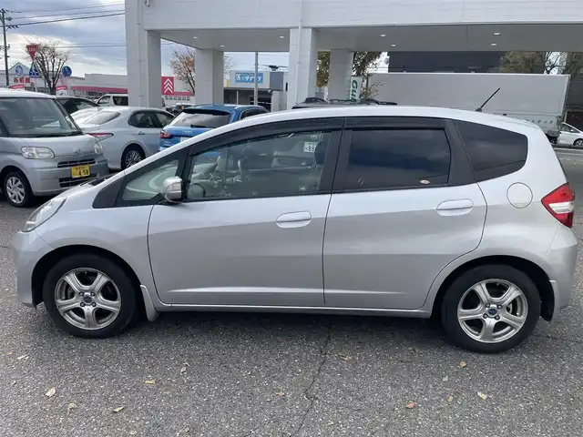 ホンダ フィット G 新潟県 2011(平23)年 7.8万km アラバスターシルバーメタリック CDプレーヤー/ドアバイザー/ETC/純正フロアマット/ECON/レベライザー/電動格納ドアミラー