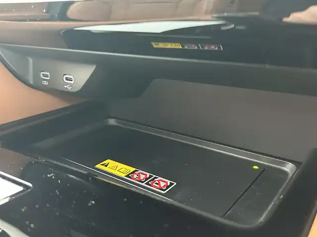 トヨタ ヴェルファイア Z プレミア 福岡県 2025(令7)年 0.1千km ブラック ワンオーナー/トヨタセーフティセンス/トヨタチームメイト/純正14型ディスプレイオーディオナビ/デジタルインナーミラー/三眼LEDヘッドライト/全方位カメラ/両側パワースライドドア/本革レザー/レーダークルーズコントロール/シートヒーター/エアシート/バックカメラ/電動リアゲート/パワーシート/ヘッドアップディスプレイ/コーナーセンサー/純正アルミホイール/ETC2.0/ブラインドスポットモニター/ステアリングヒーター/インテリジェントミラー/リアオートエアコン/オートマチックハイビーム/ワイヤレス充電機/衝突軽減システム/フルセグ/Bluetooth/ドライブレコーダー/ステアリングスイッチ/スマートキー/プッシュスタート/保証書/取扱説明書/スペアキー