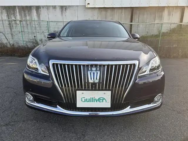 トヨタ クラウン マジェスタ Fバージョン 愛知県 2014(平26)年 8.1万km ダークブルーマイカ 〇純正8インチナビ/〇フルセグTV/〇バックカメラ/〇パノラミックビューカメラ/〇ビルトインETC/〇ドライブレコーダー（前後）/〇レーダークルーズコントロール/〇プリクラッシュセーフティシステム/〇LEDヘッドランプ/〇LEDフォグランプ/〇本木製/革巻きコンビステアリング/〇ステアリングヒーター/〇左右後席独立温度調整オートエアコン/〇リアオートエアコン/〇黒革シート/〇シートヒーター(運転席/助手席/後席)/〇シートベンチレーション(運転席/助手席)/〇パワーシート(運転席/助手席/後席)/〇手動サンシェード(リアドア)/電動サンシェード(リア)/〇純正17インチアルミ/〇スマートエントリー/スマートシステム/〇禁煙車