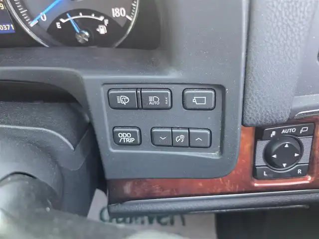 トヨタ クラウン マジェスタ Fバージョン 愛知県 2014(平26)年 8.1万km ダークブルーマイカ 〇純正8インチナビ/〇フルセグTV/〇バックカメラ/〇パノラミックビューカメラ/〇ビルトインETC/〇ドライブレコーダー（前後）/〇レーダークルーズコントロール/〇プリクラッシュセーフティシステム/〇LEDヘッドランプ/〇LEDフォグランプ/〇本木製/革巻きコンビステアリング/〇ステアリングヒーター/〇左右後席独立温度調整オートエアコン/〇リアオートエアコン/〇黒革シート/〇シートヒーター(運転席/助手席/後席)/〇シートベンチレーション(運転席/助手席)/〇パワーシート(運転席/助手席/後席)/〇手動サンシェード(リアドア)/電動サンシェード(リア)/〇純正17インチアルミ/〇スマートエントリー/スマートシステム/〇禁煙車