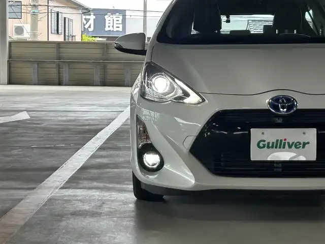 トヨタ アクア S 静岡県 2016(平28)年 4.6万km ライムホワイトパールクリスタルシャイン トヨタセーフティセンス/純正ＳＤナビ/ＢＴオーディオ/ドラレコ/ビルトインＥＴＣ/ＬＤＡ/オートハイビーム/ＬＥＤヘッドライト/フォグライト/プリクラッシュ/シートカバー/純正フロアマット