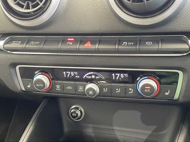 アウディ Ａ３ SB 30TFSI 栃木県 2020(令2)年 1.8万km グレイシアホワイトメタリック 純正ナビ/(フルセグ・Bluetooth・CD・SD)/バックカメラ/禁煙車/オートクルーズコントロール/前方ドライブレコーダー/本革シート/シートヒーター/ビルトインETC2.0/パドルシフト/LEDヘッドライト/オートライト/純正フロアマット/純正アルミホイール/ターボ/スマートキー/取扱説明書/保証書