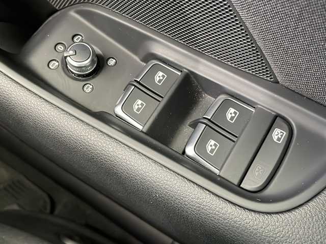 アウディ Ａ３ SB 30TFSI 栃木県 2020(令2)年 1.8万km グレイシアホワイトメタリック 純正ナビ/(フルセグ・Bluetooth・CD・SD)/バックカメラ/禁煙車/オートクルーズコントロール/前方ドライブレコーダー/本革シート/シートヒーター/ビルトインETC2.0/パドルシフト/LEDヘッドライト/オートライト/純正フロアマット/純正アルミホイール/ターボ/スマートキー/取扱説明書/保証書
