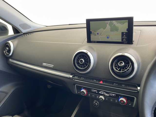 アウディ Ａ３ SB 30TFSI 栃木県 2020(令2)年 1.8万km グレイシアホワイトメタリック 純正ナビ/(フルセグ・Bluetooth・CD・SD)/バックカメラ/禁煙車/オートクルーズコントロール/前方ドライブレコーダー/本革シート/シートヒーター/ビルトインETC2.0/パドルシフト/LEDヘッドライト/オートライト/純正フロアマット/純正アルミホイール/ターボ/スマートキー/取扱説明書/保証書