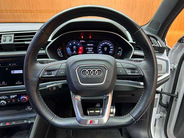 アウディ アウディ Ｑ３ 35TDIクワトロ Sライン 千葉県 2020(令2)年 4.9万km グレイシアホワイトメタリック アシスタンスＰＫＧ　/テクノロジーＰＫＧ　/バーチャルＣＰ　/純正ナビ　/３６０°カメラ　/ＡＣＣ　/ＬＥＤヘッドライト　/オートライト　/ドライブレコーダー　/電動リアゲート　/ＥＴＣ　/純正１９インチＡＷ