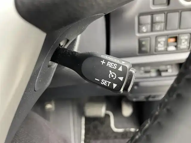 トヨタ ノア Si ダブルバイビーⅡ 福井県 2020(令2)年 4.2万km ホワイトパールクリスタルシャイン 社販買取のため販売不可です/純正ナビ　/純正フリップダウンモニター　/ＴＲＤフルエアロ/トヨタセーフティセンス　/クルーズコントロール/レーンキープアシスト　/エンジンスターター　/両側パワースライドドア　　/ハーフレザーシート　/バックカメラ　/純正フォグ/オートハイビーム　/オービスレーダー