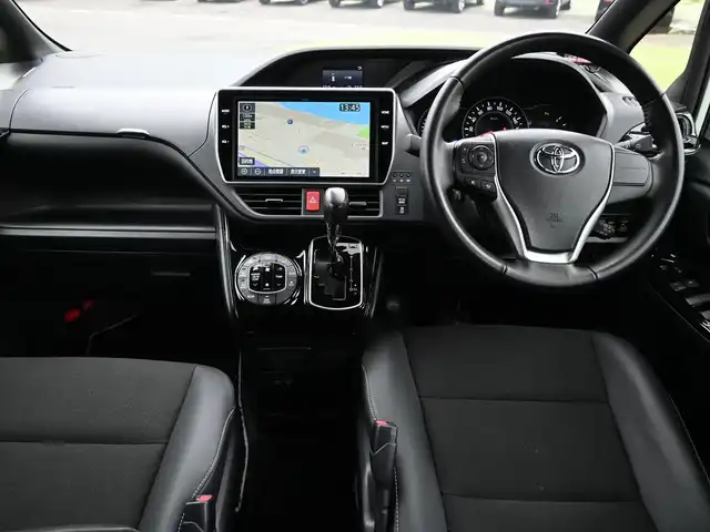 トヨタ ノア Si ダブルバイビーⅡ 千葉県 2020(令2)年 4.2万km ホワイトパールクリスタルシャイン Toyota Safety Sense/・プリクラッシュセーフティ/・レーンディパーチャーアラート/・オートハイビーム/クルーズコントロール/TRDエアロ/両側パワースライドドア/10インチ純正SDナビ/地デジTV/【DVD/CD再生機能　Bluetooth接続】/バックカメラ/フリップダウンモニター/ハーフレザーシート/革巻きステアリング/ETC/LEDヘッドライト/ウインカーミラー/クリアランスソナー/純正16インチアルミホイル/スマートキー