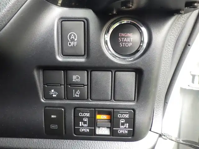 トヨタ ノア Si ダブルバイビーⅡ 千葉県 2020(令2)年 4.2万km ホワイトパールクリスタルシャイン Toyota Safety Sense/・プリクラッシュセーフティ/・レーンディパーチャーアラート/・オートハイビーム/クルーズコントロール/TRDエアロ/両側パワースライドドア/10インチ純正SDナビ/地デジTV/【DVD/CD再生機能　Bluetooth接続】/バックカメラ/フリップダウンモニター/ハーフレザーシート/革巻きステアリング/ETC/LEDヘッドライト/ウインカーミラー/クリアランスソナー/純正16インチアルミホイル/スマートキー