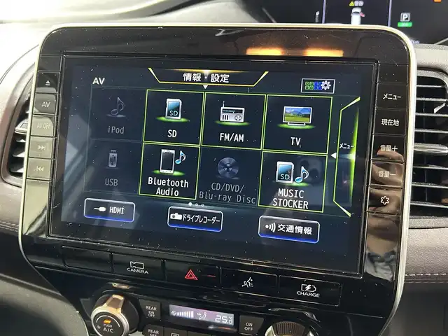 日産 セレナ e－パワー ハイウェイスター V 大阪府 2021(令3)年 2.6万km ブリリアントホワイトパール 純正ナビ/アラウンドビューモニター/Bluetooth/フルセグTV/DVD再生/純正フリップダウンモニター/プロパイロット/エマージェンシーブレーキー/デジタルインナーミラー/ドライブレコーダー/両側パワースライドドア/パーキングアシスト/ビルトインETC/オートライト/LEDヘッドライト/インテリジェントキー2本/プッシュスタート