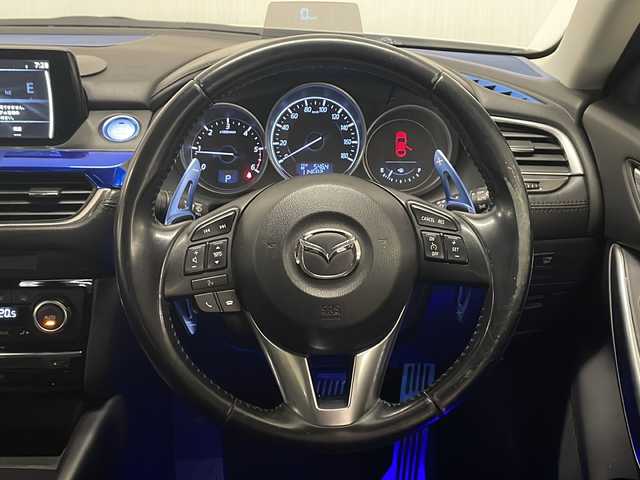 マツダ アテンザ セダン XD 熊本県 2015(平27)年 11.5万km スノーフレイクホワイトパールマイカ ・純正ナビ/BT/TV/CD/DVD/FM/AM/・バックカメラ/・クルーズコントロール/・電動パーキングブレーキ/・パドルシフト/・GReddyマフラー/・社外アルミ１９インチ/・横滑り防止装置/・ドアバイザー/・ウィンカーミラー/・ETC