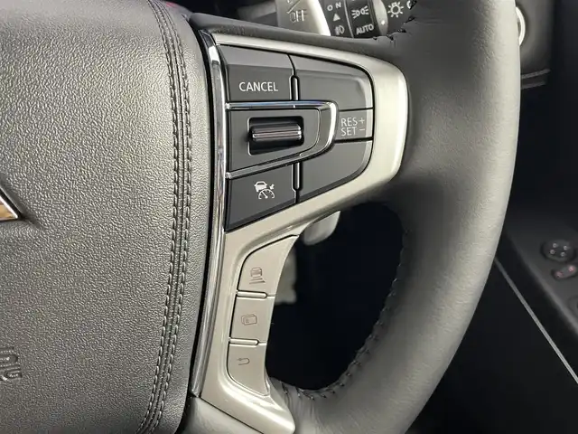 三菱 デリカＤ：５ シャモニー 道央・札幌 2025(令7)年 0.1千km グラファイトグレーメタリック/ブラックマイカ ・登録済み未使用車/・４WD/・ALPINE11型メモリナビ/・ALPINE12.8インチフリップダウンモニター/・CD/DVD/BT/SD/AppleCarPlay/AndroidAuto/・USB/HDMI・フルセグテレビ/・アラウンドビューモニター/・レーダークルーズコントロール/・衝突軽減ブレーキ/・横滑り防止装置/・レーンキープアシスト/・ステアリングヒーター/・前席シートヒーター/・両側パワースライドドア/・ハーフレザーシート/・D席パワーシート/・パドルシフト/・オートブレーキホールド/・LEDヘッドライト/・オートマチックハイビーム/・オートライト/・純正18インチAW夏タイヤ/・プッシュスタート/・スマートキー（スペア1本）/・保証書・取扱説明書