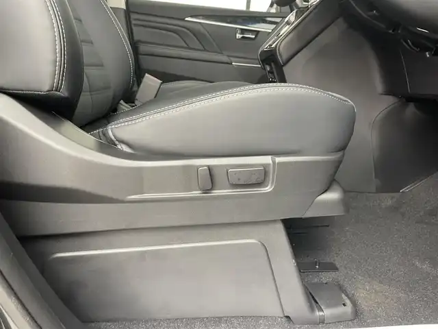 三菱 デリカＤ：５ シャモニー 道央・札幌 2025(令7)年 0.1千km グラファイトグレーメタリック/ブラックマイカ ・登録済み未使用車/・４WD/・ALPINE11型メモリナビ/・ALPINE12.8インチフリップダウンモニター/・CD/DVD/BT/SD/AppleCarPlay/AndroidAuto/・USB/HDMI・フルセグテレビ/・アラウンドビューモニター/・レーダークルーズコントロール/・衝突軽減ブレーキ/・横滑り防止装置/・レーンキープアシスト/・ステアリングヒーター/・前席シートヒーター/・両側パワースライドドア/・ハーフレザーシート/・D席パワーシート/・パドルシフト/・オートブレーキホールド/・LEDヘッドライト/・オートマチックハイビーム/・オートライト/・純正18インチAW夏タイヤ/・プッシュスタート/・スマートキー（スペア1本）/・保証書・取扱説明書