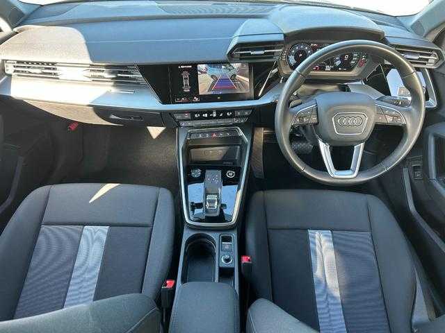 アウディ アウディ Ａ３ 埼玉県 2021(令3)年 1.3万km 青 テクノロジーＰ　/コンビニエンスＰ　/アシスタンスＰ　/純正ナビゲーション　/地上デジタル放送　/バックカメラ　/バーチャルコクピット　/パワーシート　/シートヒーター　/前後ドライブレコーダー　/ＥＴＣ