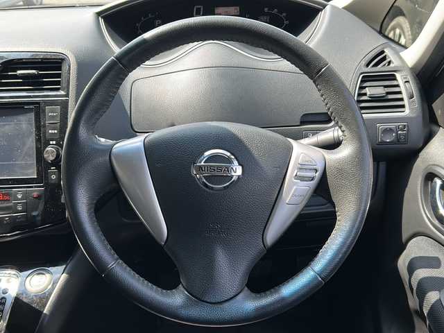 日産 セレナ HWS S HV Vセレ +Sefty 茨城県 2014(平26)年 4.9万km ブリリアントホワイトパール 純正メモリナビ【MM415D-L】/(地デジTV・CD・DVD・BT・ラジオ再生)/両側パワースライドドア/後席フリップダウンモニター/衝突軽減ブレーキ/アラウンドビューモニター/ドライブレコーダー/ETC/オートライト/HIDヘッドライト/純正16inアルミホイール/フロアマット/スマートキー