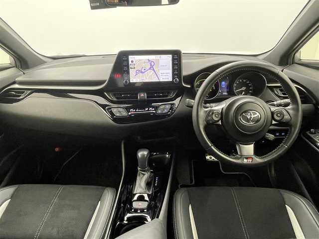 トヨタ Ｃ－ＨＲ S GRスポーツ 熊本県 2020(令2)年 3.7万km ブラック/メタルストリームM 禁煙車　/社外前後ドライブレコーダー　/全周囲カメラ　/純正８インチディスプレイオーディオ（ApplCarPlay・BT・ワンセグ・SD・USB）/ビルトインＥＴＣ　/トヨタセーフティーセンス/・プリクラッシュセーフティ/・レーンディパーチャーアラート/・レーダークルーズコントロール/・オートマチックハイビーム/横滑り防止/前席シートヒーター/ハーフレザーシート/純正フロアマット/純正19インチAW/オートライト/LEDヘッドライト/フォグライト/スマートキー/プッシュスタート/スペアキー1本/保証書/取扱説明書