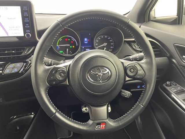 トヨタ Ｃ－ＨＲ S GRスポーツ 熊本県 2020(令2)年 3.7万km ブラック/メタルストリームM 禁煙車　/社外前後ドライブレコーダー　/全周囲カメラ　/純正８インチディスプレイオーディオ（ApplCarPlay・BT・ワンセグ・SD・USB）/ビルトインＥＴＣ　/トヨタセーフティーセンス/・プリクラッシュセーフティ/・レーンディパーチャーアラート/・レーダークルーズコントロール/・オートマチックハイビーム/横滑り防止/前席シートヒーター/ハーフレザーシート/純正フロアマット/純正19インチAW/オートライト/LEDヘッドライト/フォグライト/スマートキー/プッシュスタート/スペアキー1本/保証書/取扱説明書