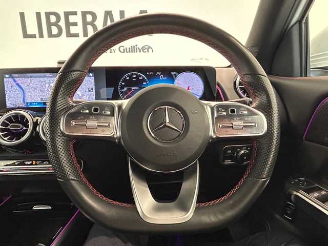 メルセデス・ベンツ Ｍ・ベンツ ＧＬＢ２００ｄ 4マチック AMGライン 熊本県 2022(令4)年 1.9万km ポーラホワイト ・スマートキー/・プッシュスタート/・アクティブステアリングアシスト/・DSR/・道路標識アシスト/・アクティブレーンキーピングアシスト/・アクティブブレーキアシシスト/・アテンションアシスト/・ブラインドスポットモニター/・レーンチェンジアシスト/・インテリジェントライトシステム/・クルーズコントロール(追従式)/・ハーフレザーシート/・前席パワーシート/・前席シートヒーター /・純正ナビ/　【Bluetooth・USB・AppleCarPlay・AnroidAuto】/・全方位カメラ/・ETC2.0/・ドライブレコーダー(前後録画)/・パワーバックドア/・LEDヘッドランプ/・純正マット/・保証書/取説