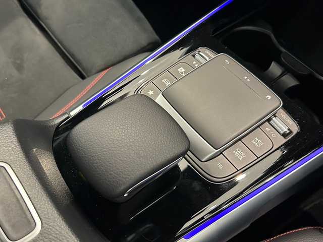 メルセデス・ベンツ Ｍ・ベンツ ＧＬＢ２００ｄ 4マチック AMGライン 熊本県 2022(令4)年 1.9万km ポーラホワイト ・スマートキー/・プッシュスタート/・アクティブステアリングアシスト/・DSR/・道路標識アシスト/・アクティブレーンキーピングアシスト/・アクティブブレーキアシシスト/・アテンションアシスト/・ブラインドスポットモニター/・レーンチェンジアシスト/・インテリジェントライトシステム/・クルーズコントロール(追従式)/・ハーフレザーシート/・前席パワーシート/・前席シートヒーター /・純正ナビ/　【Bluetooth・USB・AppleCarPlay・AnroidAuto】/・全方位カメラ/・ETC2.0/・ドライブレコーダー(前後録画)/・パワーバックドア/・LEDヘッドランプ/・純正マット/・保証書/取説