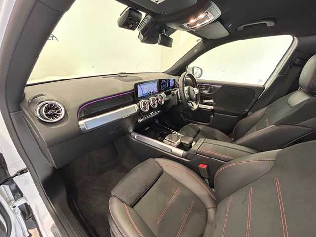 メルセデス・ベンツ Ｍ・ベンツ ＧＬＢ２００ｄ 4マチック AMGライン 熊本県 2022(令4)年 1.9万km ポーラホワイト ・スマートキー/・プッシュスタート/・アクティブステアリングアシスト/・DSR/・道路標識アシスト/・アクティブレーンキーピングアシスト/・アクティブブレーキアシシスト/・アテンションアシスト/・ブラインドスポットモニター/・レーンチェンジアシスト/・インテリジェントライトシステム/・クルーズコントロール(追従式)/・ハーフレザーシート/・前席パワーシート/・前席シートヒーター /・純正ナビ/　【Bluetooth・USB・AppleCarPlay・AnroidAuto】/・全方位カメラ/・ETC2.0/・ドライブレコーダー(前後録画)/・パワーバックドア/・LEDヘッドランプ/・純正マット/・保証書/取説