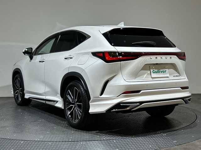 レクサス ＮＸ 350h バージョンL 愛媛県 2023(令5)年 2.4万km ソニッククォーツ １４型ナビ/フルセグ／Ｂｌｕｅｔｏｏｔｈ／ａｐｐｌｅｃａｒｐｌａｙ/全方位カメラ/マークレビンソンプレミアムサウンド/モデリスタエアロ/衝突軽減ブレーキ/レーダークルーズコントロール/ＥＴＣ２．０/レーンキープアシスト/前後コーナーセンサー/DN席パワーシート/全席シートヒーター/DN席ベンチレーション/パワーバックドア/ステアリングヒーター/パーキングアシスト/デジタルインナーミラー/オートマチックハイビーム/シートメモリー