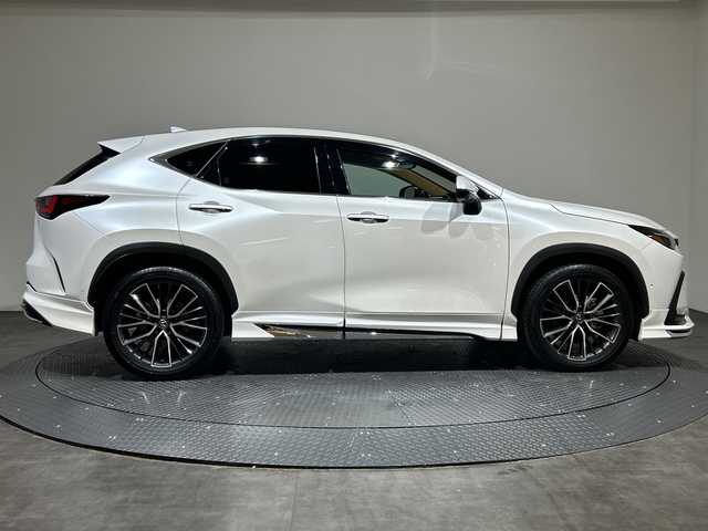 レクサス ＮＸ 350h バージョンL 愛媛県 2023(令5)年 2.4万km ソニッククォーツ １４型ナビ/フルセグ／Ｂｌｕｅｔｏｏｔｈ／ａｐｐｌｅｃａｒｐｌａｙ/全方位カメラ/マークレビンソンプレミアムサウンド/モデリスタエアロ/衝突軽減ブレーキ/レーダークルーズコントロール/ＥＴＣ２．０/レーンキープアシスト/前後コーナーセンサー/DN席パワーシート/全席シートヒーター/DN席ベンチレーション/パワーバックドア/ステアリングヒーター/パーキングアシスト/デジタルインナーミラー/オートマチックハイビーム/シートメモリー