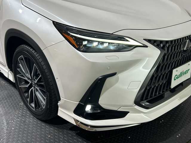 レクサス ＮＸ 350h バージョンL 愛媛県 2023(令5)年 2.4万km ソニッククォーツ １４型ナビ/フルセグ／Ｂｌｕｅｔｏｏｔｈ／ａｐｐｌｅｃａｒｐｌａｙ/全方位カメラ/マークレビンソンプレミアムサウンド/モデリスタエアロ/衝突軽減ブレーキ/レーダークルーズコントロール/ＥＴＣ２．０/レーンキープアシスト/前後コーナーセンサー/DN席パワーシート/全席シートヒーター/DN席ベンチレーション/パワーバックドア/ステアリングヒーター/パーキングアシスト/デジタルインナーミラー/オートマチックハイビーム/シートメモリー