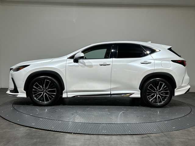 レクサス ＮＸ 350h バージョンL 愛媛県 2023(令5)年 2.4万km ソニッククォーツ １４型ナビ/フルセグ／Ｂｌｕｅｔｏｏｔｈ／ａｐｐｌｅｃａｒｐｌａｙ/全方位カメラ/マークレビンソンプレミアムサウンド/モデリスタエアロ/衝突軽減ブレーキ/レーダークルーズコントロール/ＥＴＣ２．０/レーンキープアシスト/前後コーナーセンサー/DN席パワーシート/全席シートヒーター/DN席ベンチレーション/パワーバックドア/ステアリングヒーター/パーキングアシスト/デジタルインナーミラー/オートマチックハイビーム/シートメモリー
