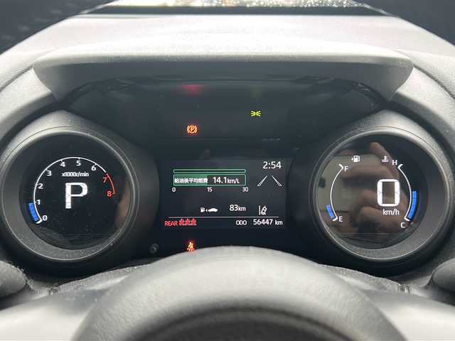 トヨタ ヤリスクロス G 秋田県 2020(令2)年 5.7万km ホワイトパールクリスタルシャイン ワンオーナー/4WD/純正ディスプレイオーディオ（Bluetooth、CD/DVD）/全方位カメラ/ETC/レーダークルーズコントロール/純正エンジンスターター/純正16インチAW/純正16インチAWスタッドレスタイヤ積込/ドアバイザー/スペアキー/取説、保証書