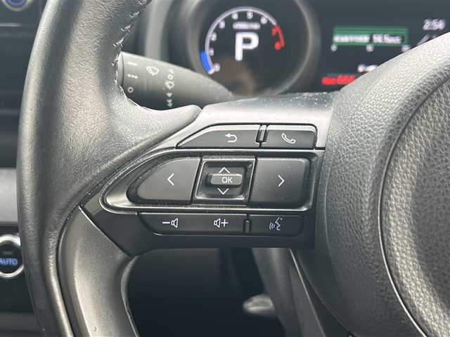 トヨタ ヤリスクロス G 秋田県 2020(令2)年 5.7万km ホワイトパールクリスタルシャイン ワンオーナー/4WD/純正ディスプレイオーディオ（Bluetooth、CD/DVD）/全方位カメラ/ETC/レーダークルーズコントロール/純正エンジンスターター/純正16インチAW/純正16インチAWスタッドレスタイヤ積込/ドアバイザー/スペアキー/取説、保証書