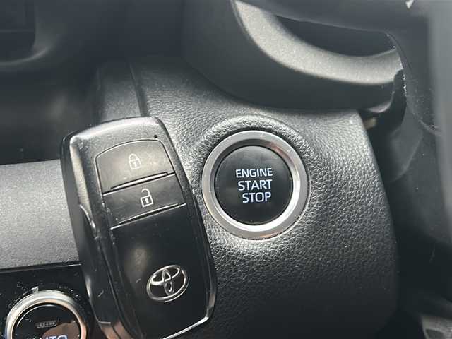 トヨタ ヤリスクロス G 秋田県 2020(令2)年 5.7万km ホワイトパールクリスタルシャイン ワンオーナー/4WD/純正ディスプレイオーディオ（Bluetooth、CD/DVD）/全方位カメラ/ETC/レーダークルーズコントロール/純正エンジンスターター/純正16インチAW/純正16インチAWスタッドレスタイヤ積込/ドアバイザー/スペアキー/取説、保証書
