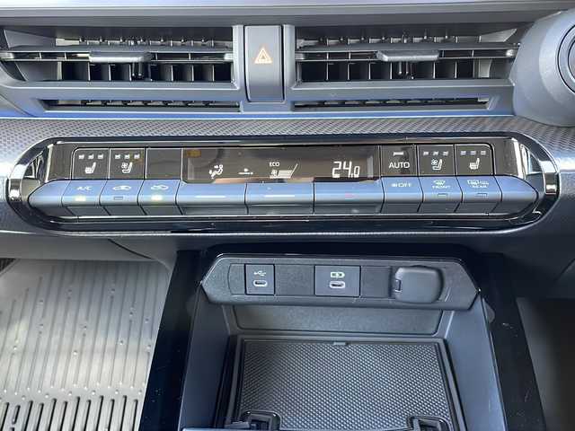 トヨタ プリウス Z 青森県 2025(令7)年 1.1万km プラチナホワイトパールマイカ OP寒冷地仕様/12.3型純正DAナビ・フルセグTV/Bluetooth・USB・HDMI/TVキャンセラー/パノラミックビューモニター/OP DA連動前後ドライブレコーダー/ETC2.0/OPデジタルインナーミラー/合皮スポーツシート/運転席メパワーシート/前席エアシート・シートヒーター/ステアリングヒーター/セーフティセンス/プリクラッシュセーフティ/レーンディパーチャーアラート/オートマチックハイビーム/レーダークルーズコントロール/ブラインドスポットモニター/アドバンスドパーク/パワーバックドア/置くだけ充電/AC100V1500W/LEDヘッドライト/リアフォグランプ/純正19インチアルミ/モデリスタエアロ