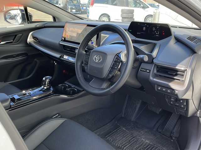 トヨタ プリウス Z 青森県 2025(令7)年 1.1万km プラチナホワイトパールマイカ OP寒冷地仕様/12.3型純正DAナビ・フルセグTV/Bluetooth・USB・HDMI/TVキャンセラー/パノラミックビューモニター/OP DA連動前後ドライブレコーダー/ETC2.0/OPデジタルインナーミラー/合皮スポーツシート/運転席メパワーシート/前席エアシート・シートヒーター/ステアリングヒーター/セーフティセンス/プリクラッシュセーフティ/レーンディパーチャーアラート/オートマチックハイビーム/レーダークルーズコントロール/ブラインドスポットモニター/アドバンスドパーク/パワーバックドア/置くだけ充電/AC100V1500W/LEDヘッドライト/リアフォグランプ/純正19インチアルミ/モデリスタエアロ