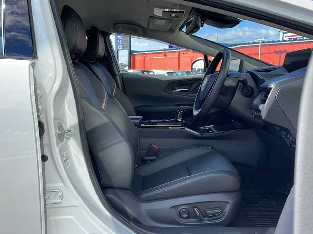 トヨタ プリウス Z 青森県 2025(令7)年 1.1万km プラチナホワイトパールマイカ OP寒冷地仕様/12.3型純正DAナビ・フルセグTV/Bluetooth・USB・HDMI/TVキャンセラー/パノラミックビューモニター/OP DA連動前後ドライブレコーダー/ETC2.0/OPデジタルインナーミラー/合皮スポーツシート/運転席メパワーシート/前席エアシート・シートヒーター/ステアリングヒーター/セーフティセンス/プリクラッシュセーフティ/レーンディパーチャーアラート/オートマチックハイビーム/レーダークルーズコントロール/ブラインドスポットモニター/アドバンスドパーク/パワーバックドア/置くだけ充電/AC100V1500W/LEDヘッドライト/リアフォグランプ/純正19インチアルミ/モデリスタエアロ