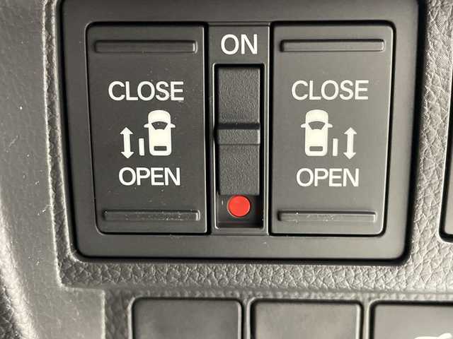 ホンダ ステップワゴン スパーダ eHEV 福島県 2025(令7)年 0.1千km クリスタルブラックパール /登録済未使用車//Honda SENSING/・衝突軽減ブレーキ/・路外逸脱抑制機能/・アダプティブクルーズコントロール/・車線維持支援システム//純正11.4インチナビ/・BT.CD.DVD.USB.スマホ連携.HDMI/・フルセグTV//バックカメラ//両側パワースライドドア//電動リアゲート//ハーフレザーシート/・前席シートヒーター/・オットマン//パドルシフト/・ステアリングスイッチ//LEDヘッドライト//プッシュスタート//スマートキー×2//電動パーキングブレーキ//純正16インチAW