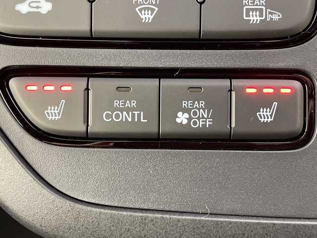 ホンダ ステップワゴン スパーダ eHEV 福島県 2025(令7)年 0.1千km クリスタルブラックパール /登録済未使用車//Honda SENSING/・衝突軽減ブレーキ/・路外逸脱抑制機能/・アダプティブクルーズコントロール/・車線維持支援システム//純正11.4インチナビ/・BT.CD.DVD.USB.スマホ連携.HDMI/・フルセグTV//バックカメラ//両側パワースライドドア//電動リアゲート//ハーフレザーシート/・前席シートヒーター/・オットマン//パドルシフト/・ステアリングスイッチ//LEDヘッドライト//プッシュスタート//スマートキー×2//電動パーキングブレーキ//純正16インチAW