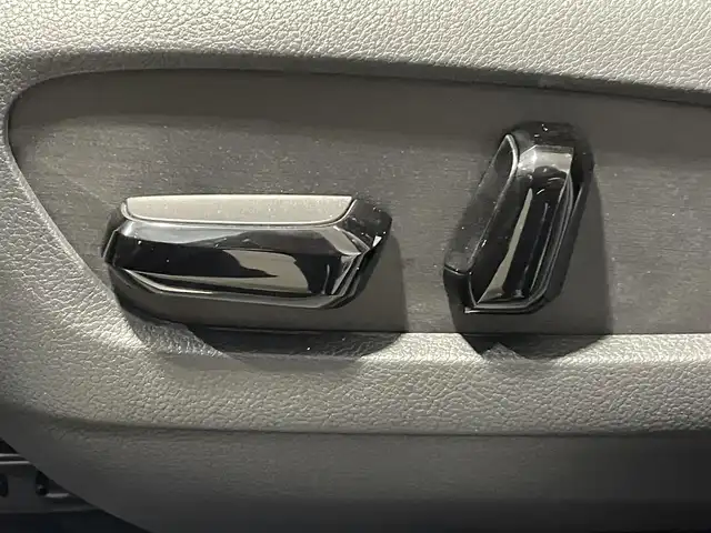 レクサス ＮＸ 250 岐阜県 2025(令7)年 0.3万km グラファイトブラックガラスフレーク パノラマルーフ/ブラインドスポットモニタ　/ヘッドアップディスプレイ　/純正メーカーナビ（フルセグ・Bluetooth・USB)　/レクサスセーフティシステムプラス/クリアランスソナー/ブラックレザーシート　/前席シートヒーター・エアシート　/純正ドライブレコーダー　/パノラミックビューカメラ/パワーバックドア/革巻きステアリング/ステアリングスイッチ/ステアリングヒーター/LEDヘッドライト/フロントフォグランプ/オートマチックハイビーム/ビルトインETC2.0/純正18インチアルミホイール