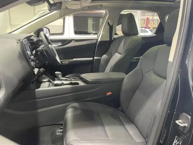 レクサス ＮＸ 250 岐阜県 2025(令7)年 0.3万km グラファイトブラックガラスフレーク パノラマルーフ/ブラインドスポットモニタ　/ヘッドアップディスプレイ　/純正メーカーナビ（フルセグ・Bluetooth・USB)　/レクサスセーフティシステムプラス/クリアランスソナー/ブラックレザーシート　/前席シートヒーター・エアシート　/純正ドライブレコーダー　/パノラミックビューカメラ/パワーバックドア/革巻きステアリング/ステアリングスイッチ/ステアリングヒーター/LEDヘッドライト/フロントフォグランプ/オートマチックハイビーム/ビルトインETC2.0/純正18インチアルミホイール