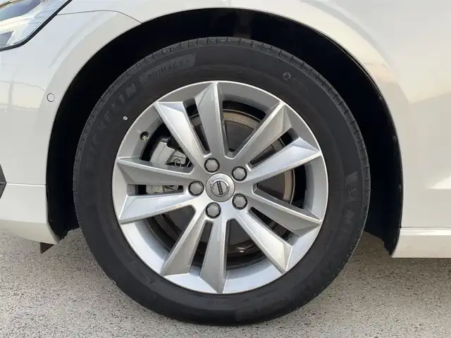 ボルボ Ｖ６０ B4 モメンタム 東京都 2021(令3)年 4.1万km パール 純正ナビ/360°カメラ/レザーシート/ワンオーナー/ブラインドスポットモニター/衝突軽減ブレーキ/アダプティブクルーズコントロール/純正17インチアルミホイール/フルセグTV/ドライブレコーダー/シートヒーター/ETC