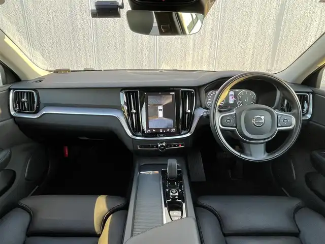 ボルボ Ｖ６０ B4 モメンタム 東京都 2021(令3)年 4.1万km パール 純正ナビ/360°カメラ/レザーシート/ワンオーナー/ブラインドスポットモニター/衝突軽減ブレーキ/アダプティブクルーズコントロール/純正17インチアルミホイール/フルセグTV/ドライブレコーダー/シートヒーター/ETC
