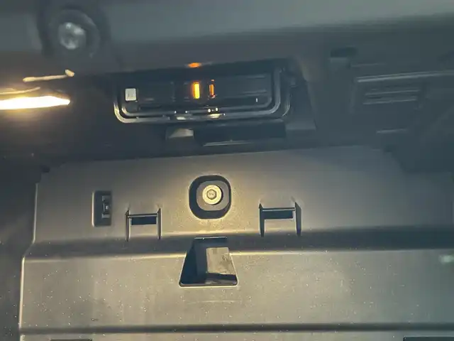 ボルボ Ｖ６０ B4 モメンタム 東京都 2021(令3)年 4.1万km パール 純正ナビ/360°カメラ/レザーシート/ワンオーナー/ブラインドスポットモニター/衝突軽減ブレーキ/アダプティブクルーズコントロール/純正17インチアルミホイール/フルセグTV/ドライブレコーダー/シートヒーター/ETC