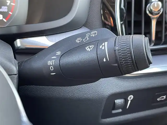 ボルボ Ｖ６０ B4 モメンタム 東京都 2021(令3)年 4.1万km パール 純正ナビ/360°カメラ/レザーシート/ワンオーナー/ブラインドスポットモニター/衝突軽減ブレーキ/アダプティブクルーズコントロール/純正17インチアルミホイール/フルセグTV/ドライブレコーダー/シートヒーター/ETC